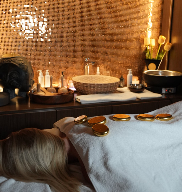 gold-hot-stone-massage